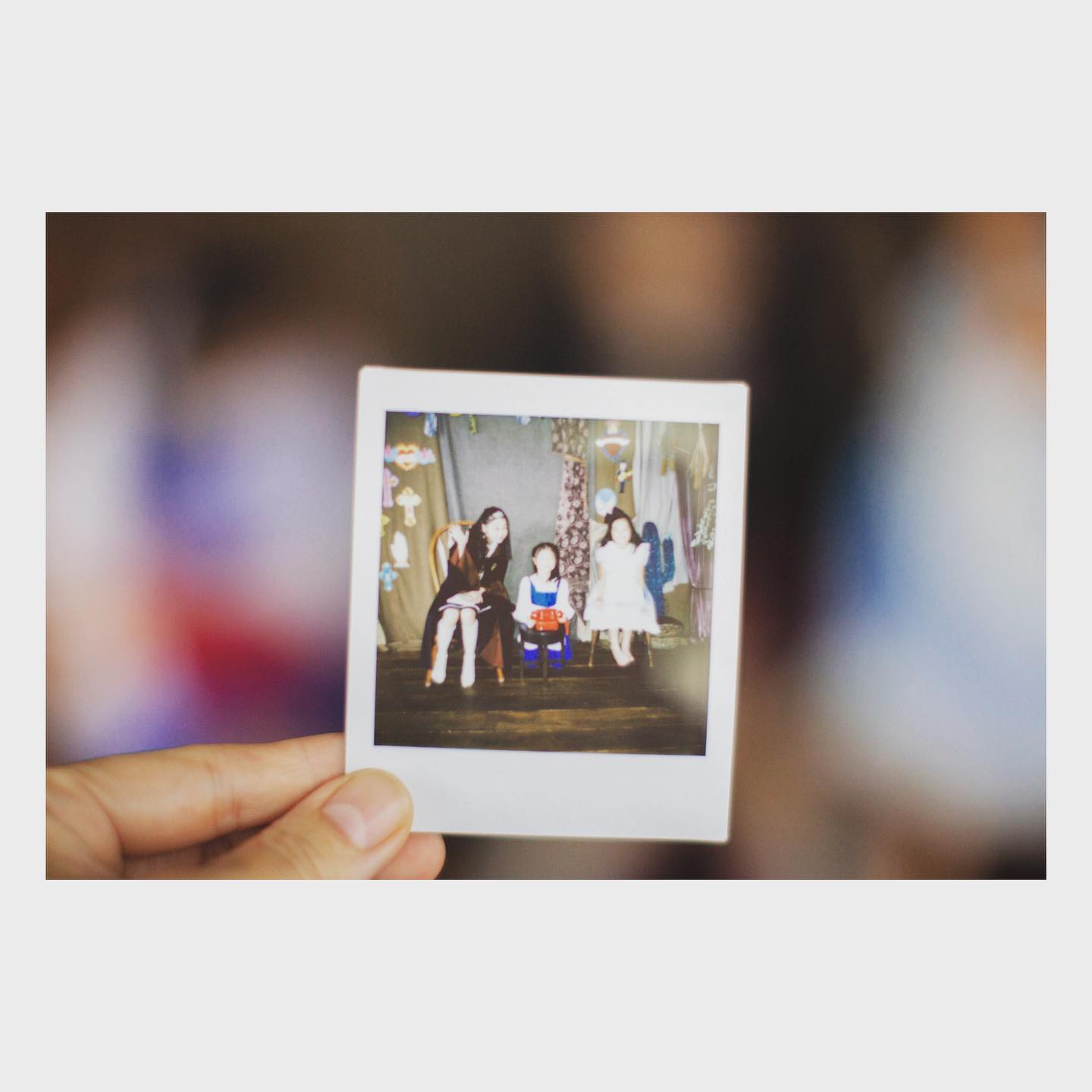 ましかくチェキ️‍ハロウィンのおまけ復活しました〜‍♀️ましかくチェキ、そんなに欲しくないかも？？とと今回はやめてみたのですがお客さまの、「今年はないの？？」一言で復活しました️あるあるーーーー！え？？いる？？あんまりお客様の反応を読めてないーー私でした〜ゆけゆけワタシ！！あーーーー電池の予備のフィルムあってよかった