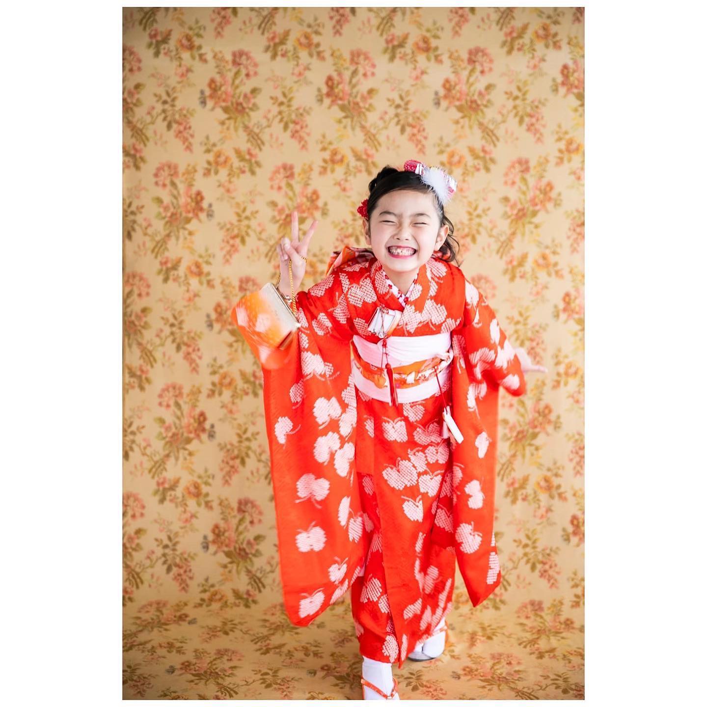 弾ける可愛い笑顔の七五三️‍️‍おめでとうございます️️とっても可愛いお客様ありがとうございました♡#2021年#花柄ベージュ背景#七五三