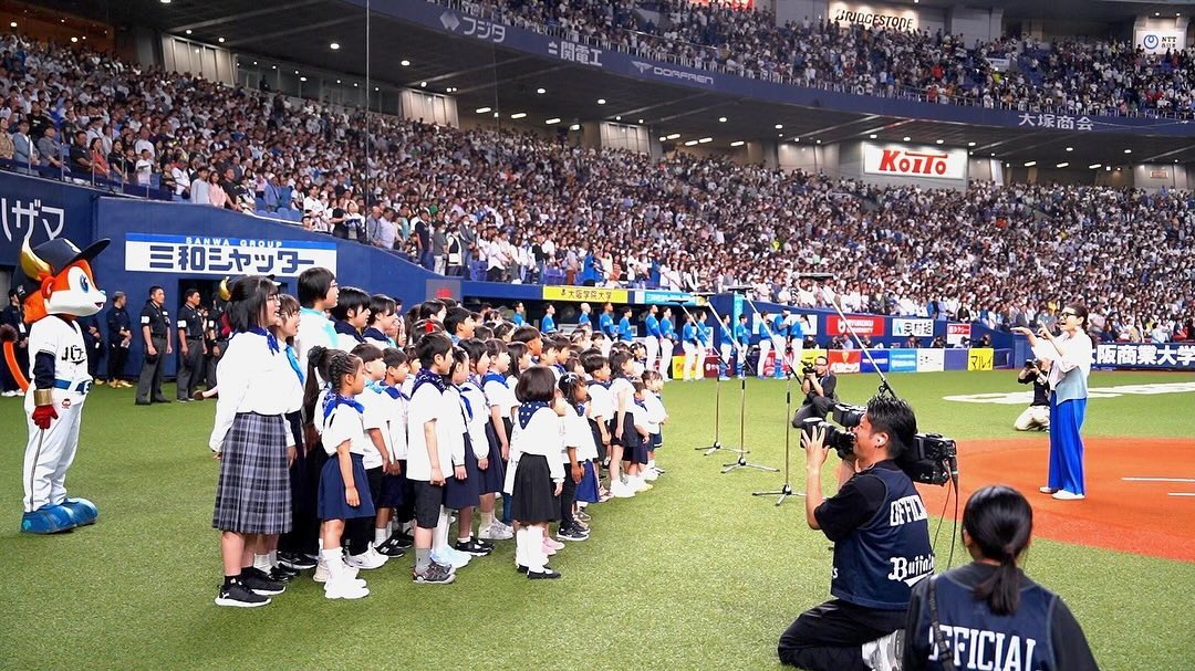 ５月５日こどもの日京セラドーム大阪オリックスバッファローズ️日本ハムファイターズ戦国家斉唱にこにーず合唱団ゆか先生　@yuka.nkn 率いる　にこにーず合唱団が、参加させていただきました最高の機会をありがとうございました。子供たちの背中が大きく見える１日。立派でした！ゆか先生いつも音楽て色んな場所に連れてってくださり、本当にありがとうございます。